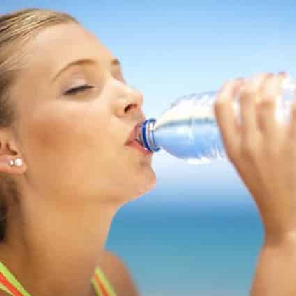 Quais benefícios o consumo de água proporciona em cada momento do dia?